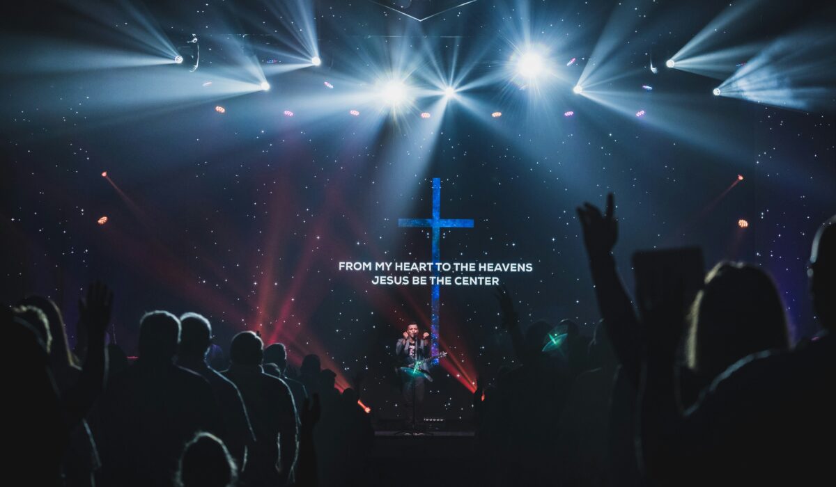 musique chretienne contemporaine, adoration louange ou divertissement spectacle
